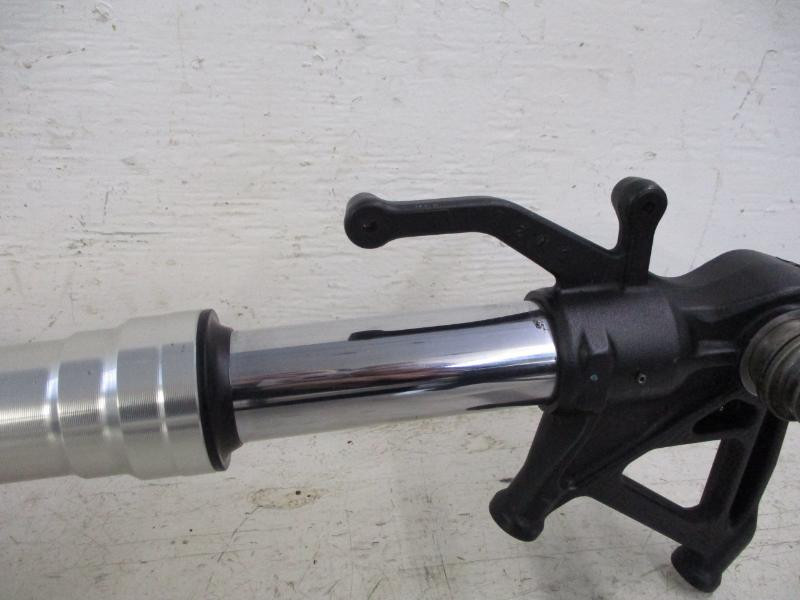 R　3点 07 Kawasaki ZX6R Ninja P Forks Lower Triple Tree Axle Front 44071